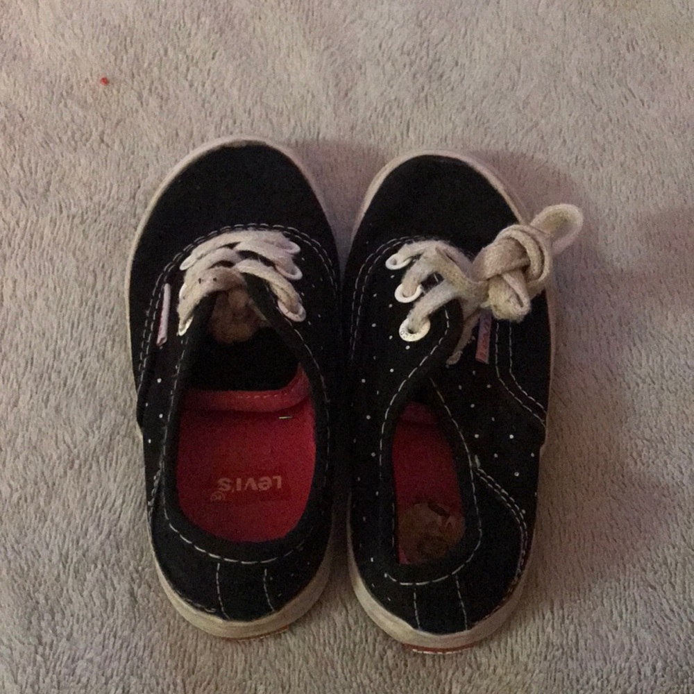 Kids Levi sneakers.